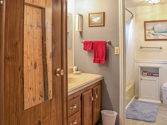 4th image of 312 Burchard Dr