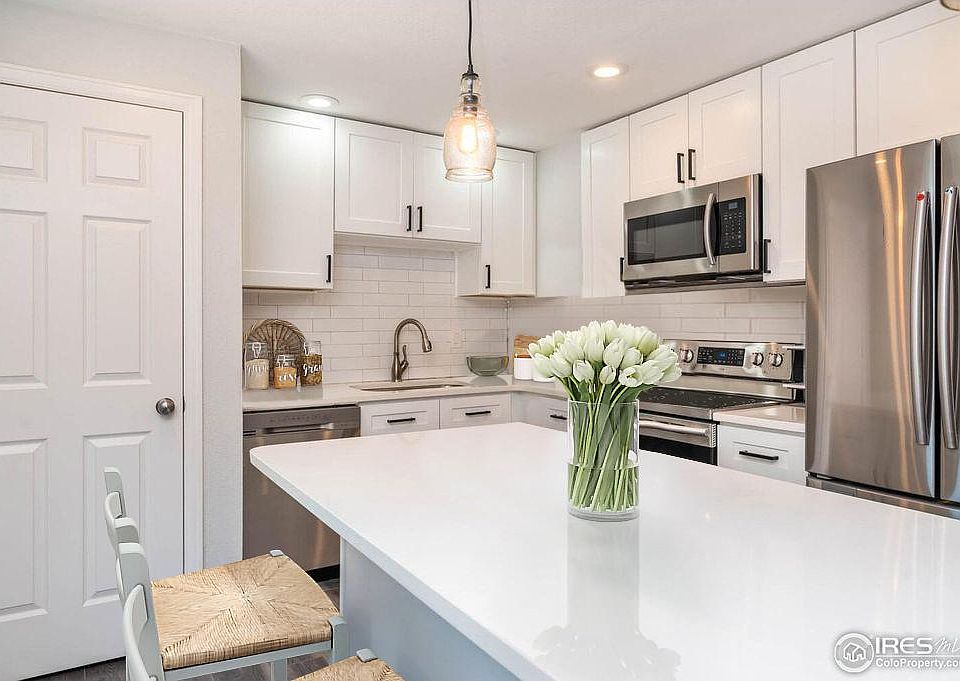 Kitchen with quartz countertops
