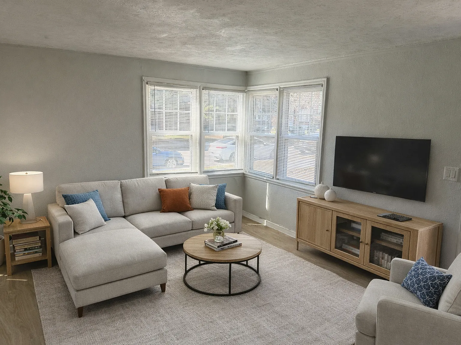 Rose Manor Apartments — Photo 2