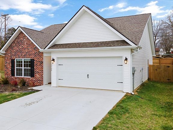 4th image of 3728 Tulip Row Way