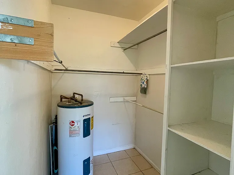 330 Almeria Rd — Photo 14