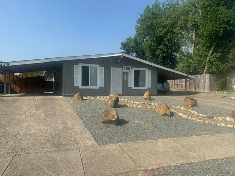 3007-3009 Juanipero Way — Photo 1