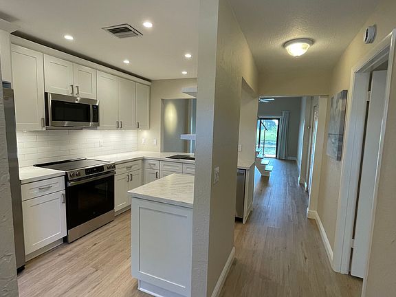 3rd image of 2045 SW 82nd Ave