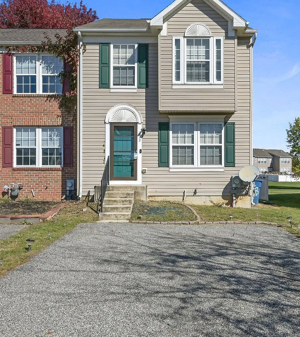 3 bed, 2.5 bath, 2106 sqft, $2,200 — Photo 1