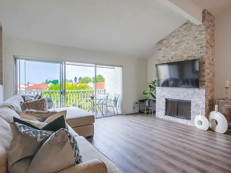 901 Caminito Estrada #C — Photo 5
