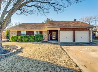 1032 Kane St, Benbrook, TX 76126