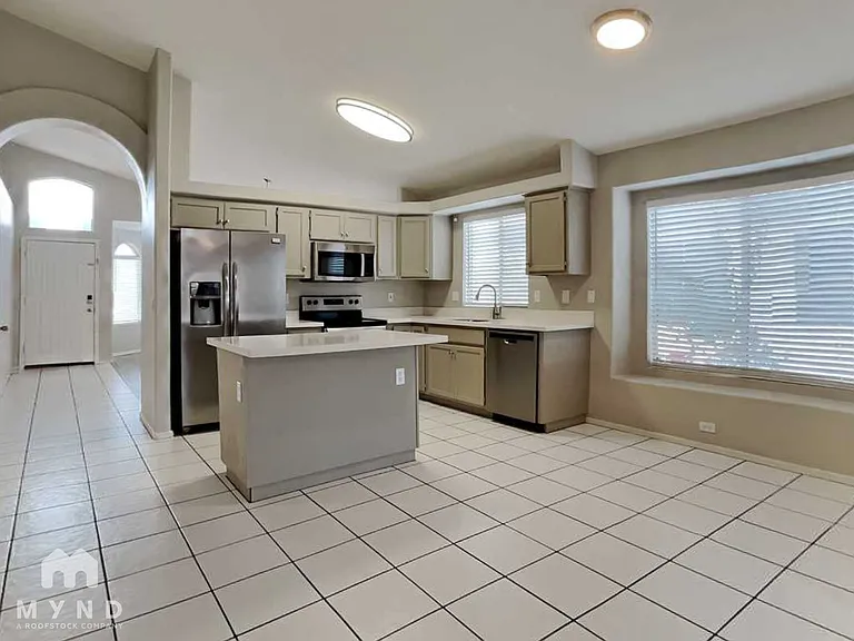 1045 W Todd Dr — Photo 2