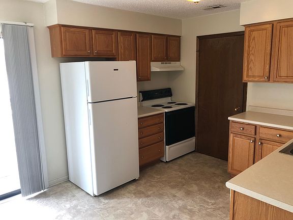 2nd image of 303 Tyler St