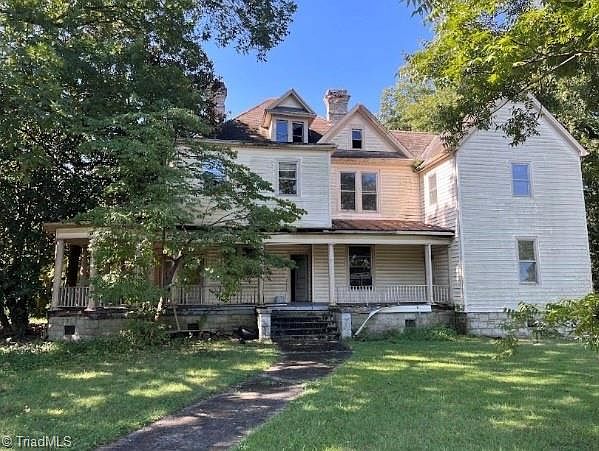 1st image of 604 W Webb Ave