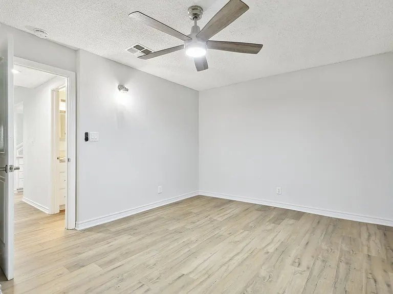 Olive Street Apartments — Photo 10