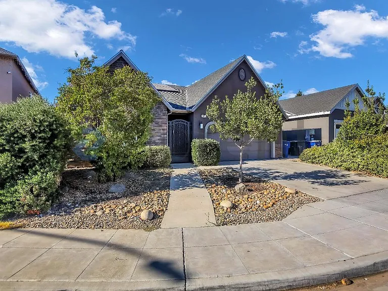 5462 W Floradora Ave — Photo 3