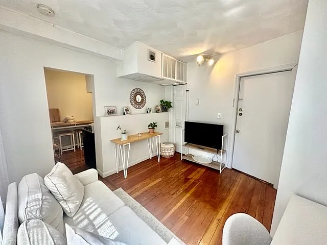 Studio, 9999 sqft, $2,450 — Photo 3