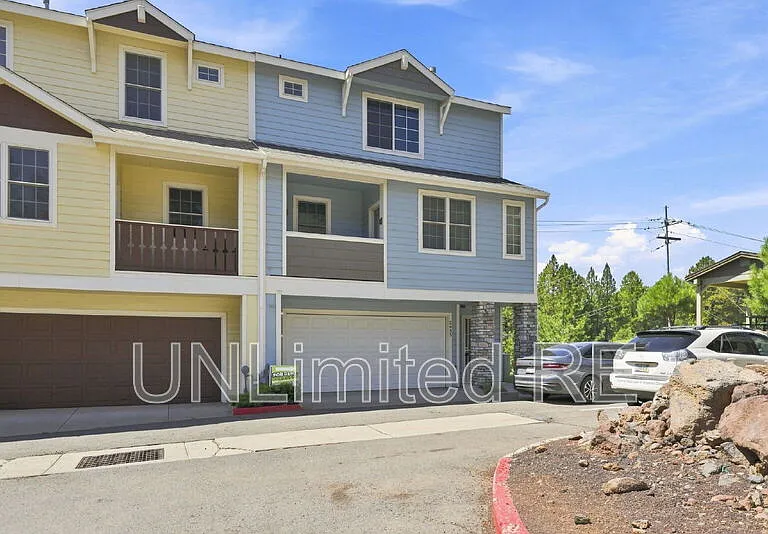 2455 W Silverton Dr — Photo 2