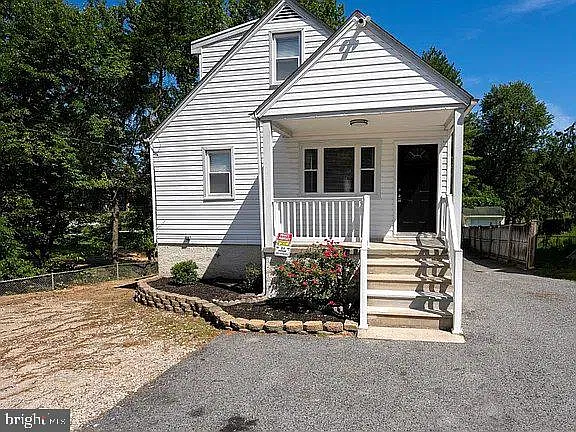 4 bed, 1.0 bath, 1224 sqft, $2,100 — Photo 3