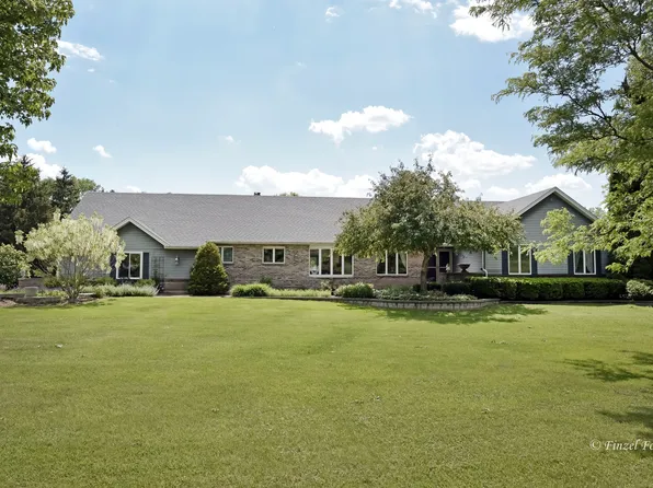 9N835 Hogan Hl, Elgin, IL 60124