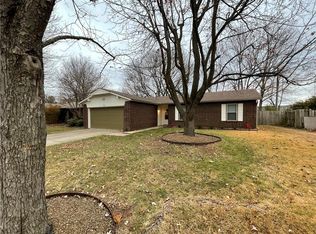 3034 N Malinda Dr, Fayetteville, AR 72703