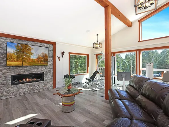 8400 Owl Cres, Comox Valley, BC V0R 1T0