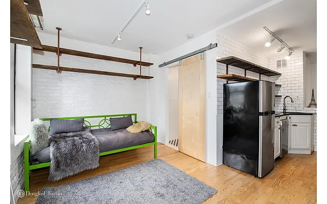 Sold by Douglas Elliman | media 24