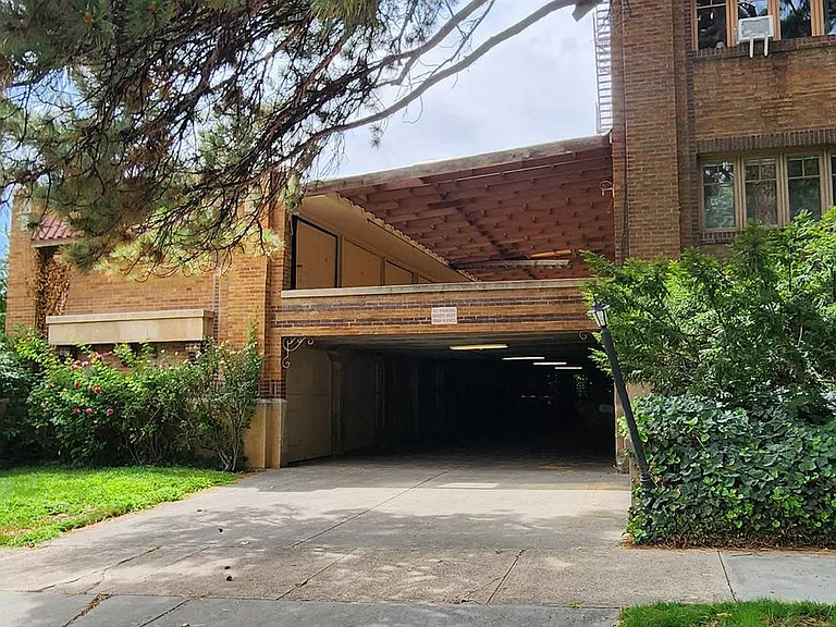 Pollyanna Apartments — Photo 26