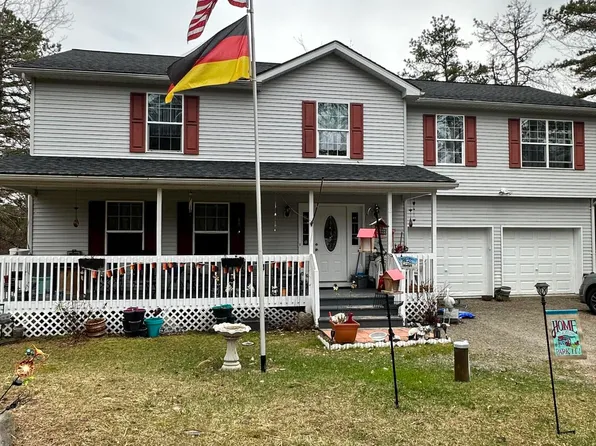 1457 Clover Rd, Long Pond, PA 18334