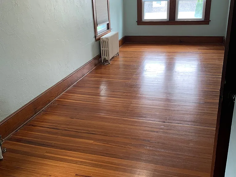 huge 2nd floor bedroom