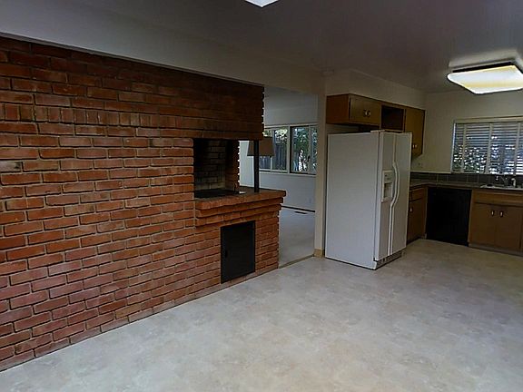 3rd image of 796 The Dalles Ave