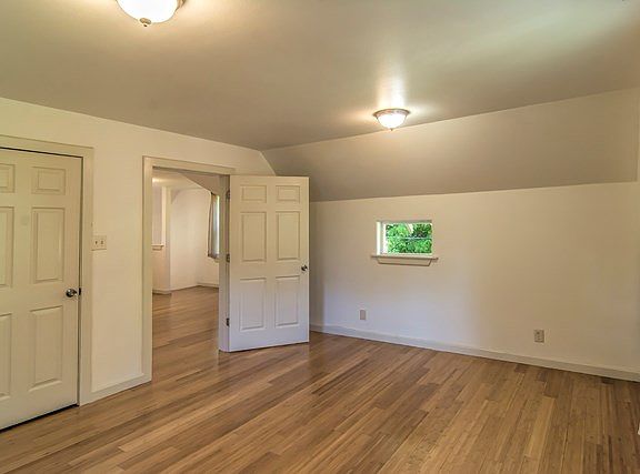 5th image of 409 E Cherry St