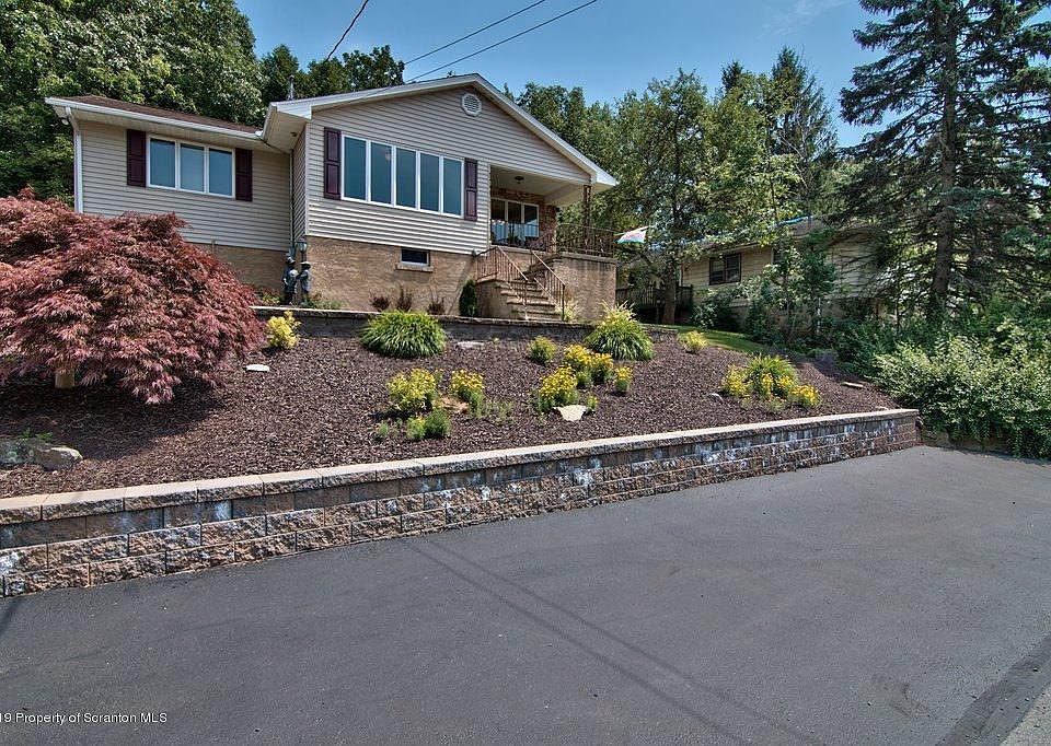 1st image of 208 Seymour Ave