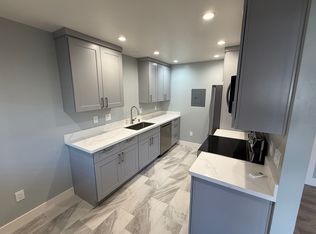 956 Castlewood Dr #2, Los Gatos, CA 95032