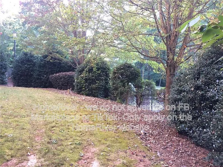 305 Williamson St SE — Photo 25