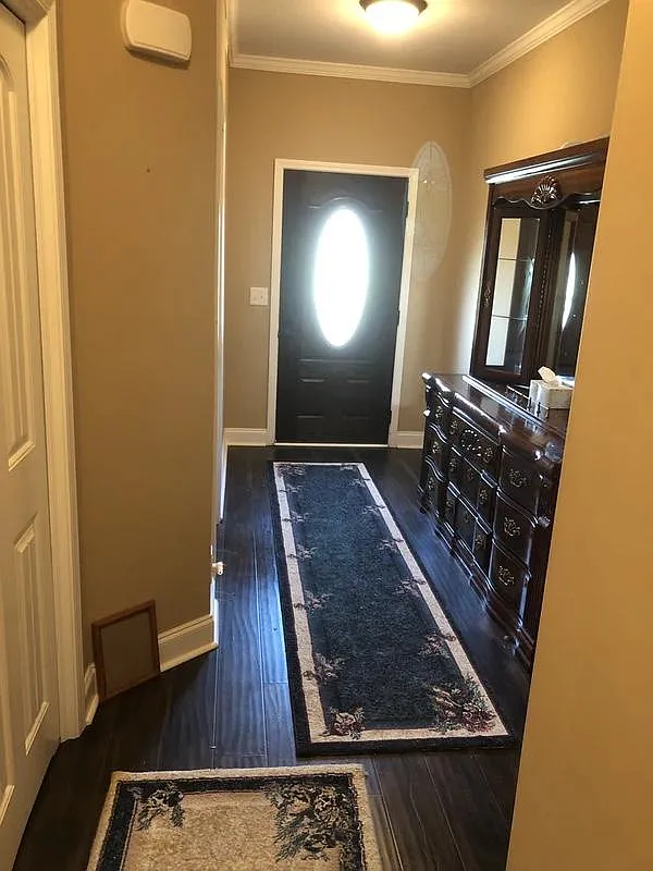 Entryway - 154 Matheson Dr