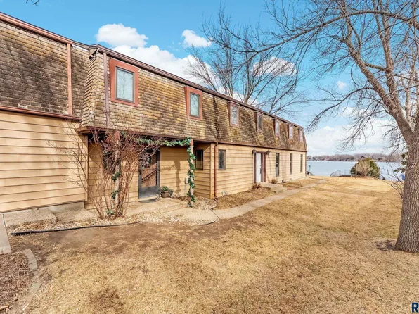 46246 S Shore Pl, Hartford, SD 57033