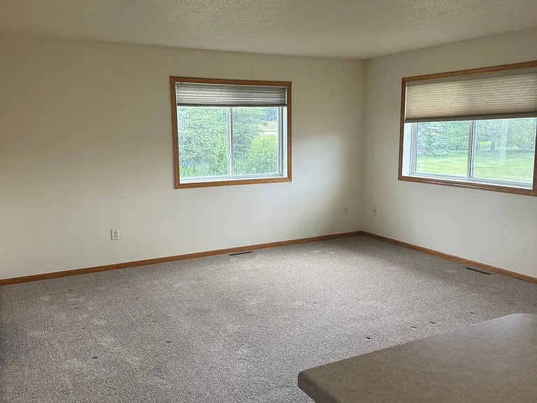 1342 Glenn Pl — Photo 4