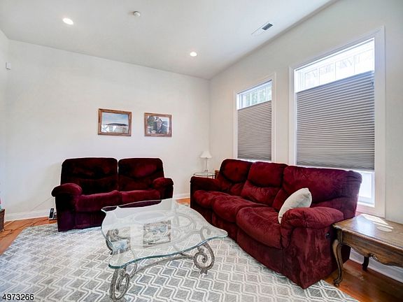 4th image of 7 Beresford Ln
