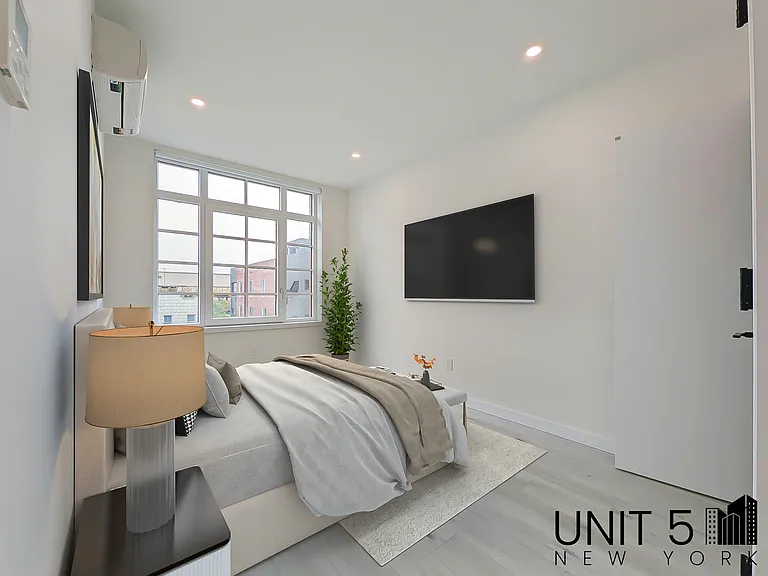 388 Vernon Ave #407 — Photo 8