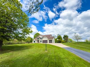 5057 Smith Kramer St NE, Hartville, OH 44632