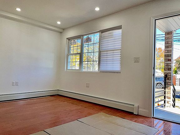 3rd image of 11940 165th St