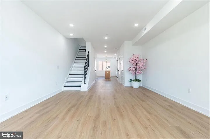 737 N 42nd St — Photo 2