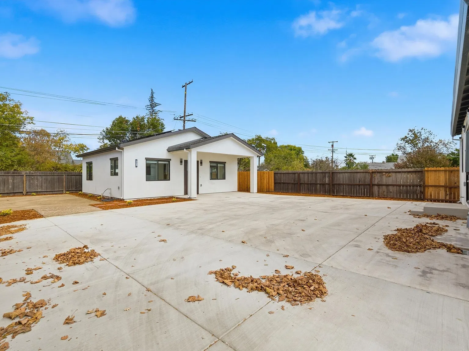2 bed, 750 sqft, $1,850 — Photo 2