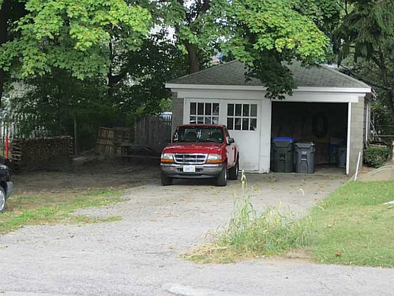 3rd image of 16 Blaine St