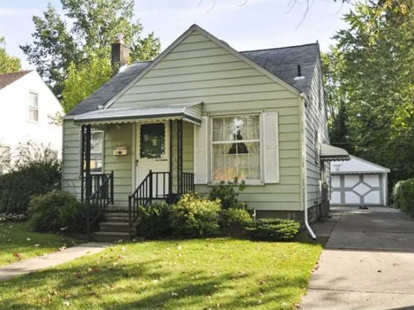 2155 E Eight Mile Rd, Grosse Pointe Woods, MI 48236