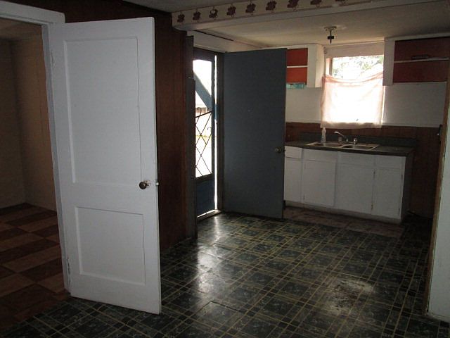 2nd image of 106 Hardy St