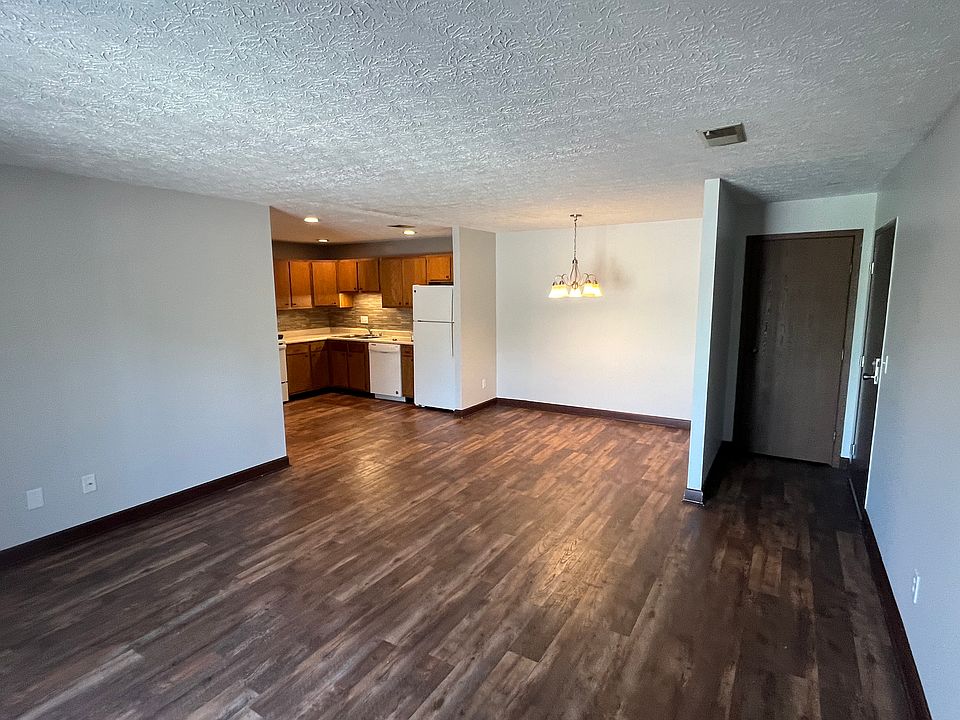 Living Room / Dining