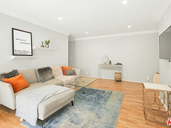 5th image of 525 N Sycamore Ave APT 317
