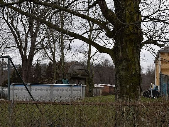 5th image of 818 Alder Dr
