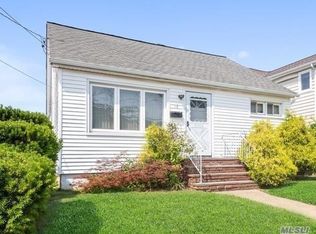 18 Whitman Ave, Bellmore, NY 11710