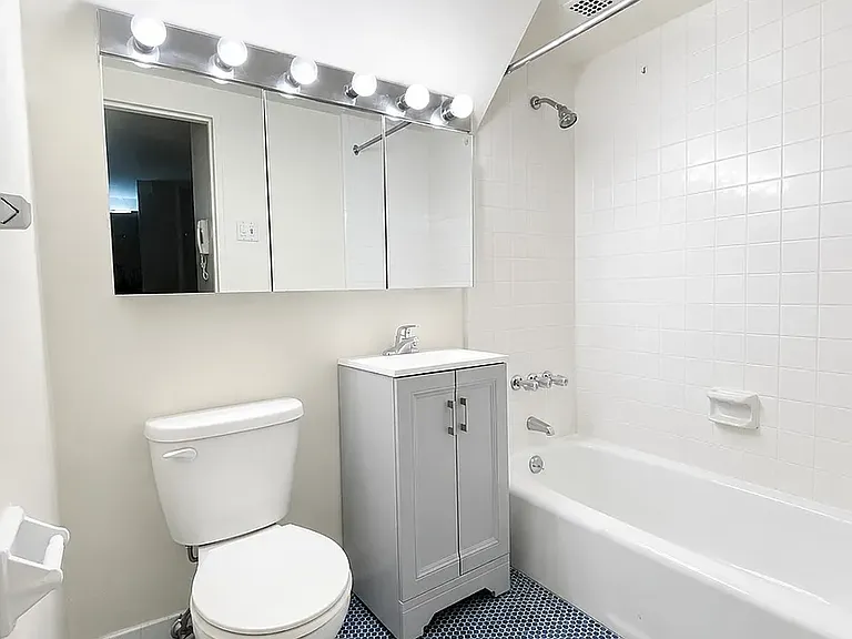 316 W 81st St #1 — Photo 4