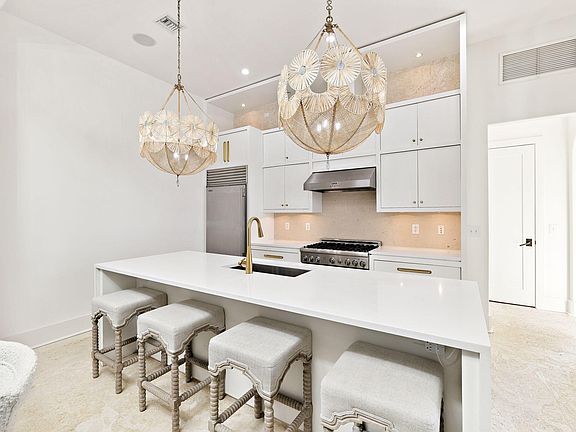 5th image of 86 N Charles St