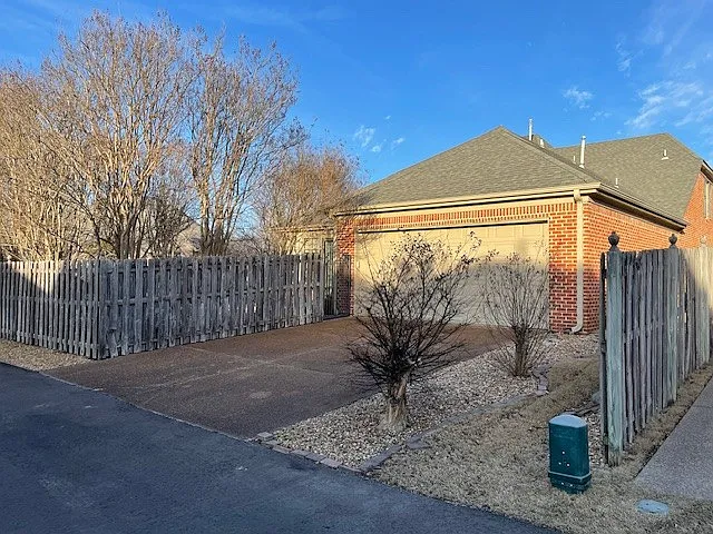 1923 Laurel Ln — Photo 4