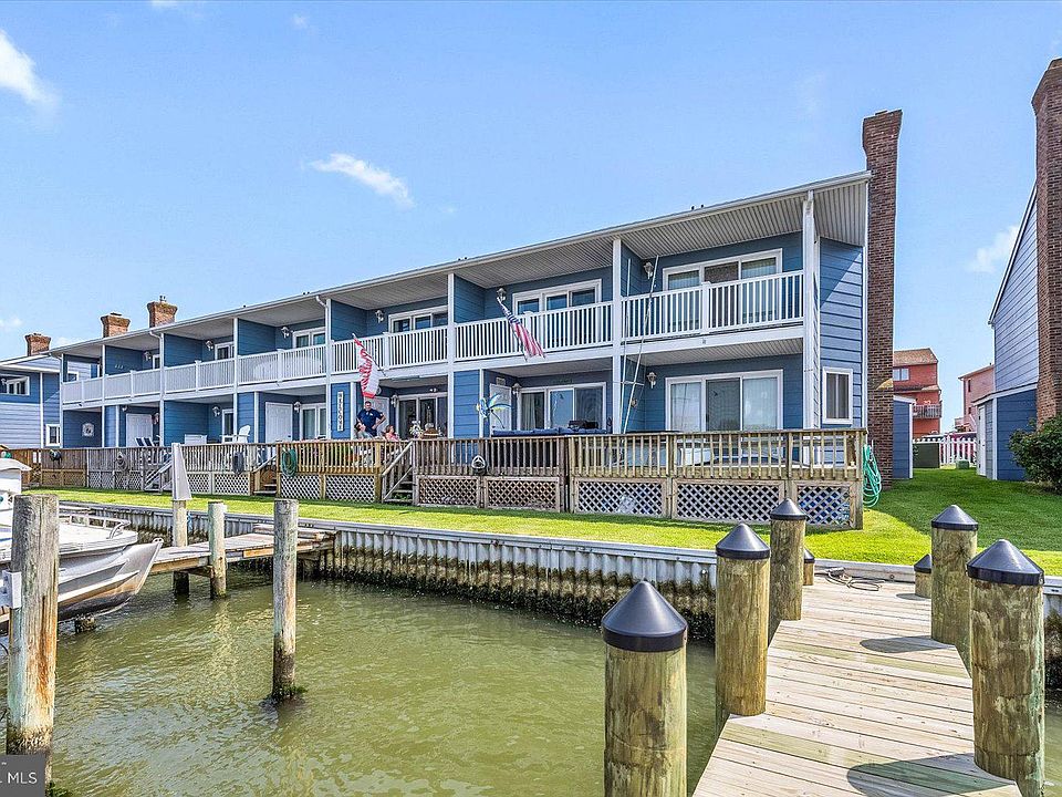 1st image of 614 Bayshore Ct Unit 9